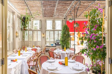 la petite maison, French restaurant and bar, Dubai, terrasse