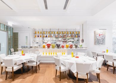 la-petite-maison-salad-kitchen-2